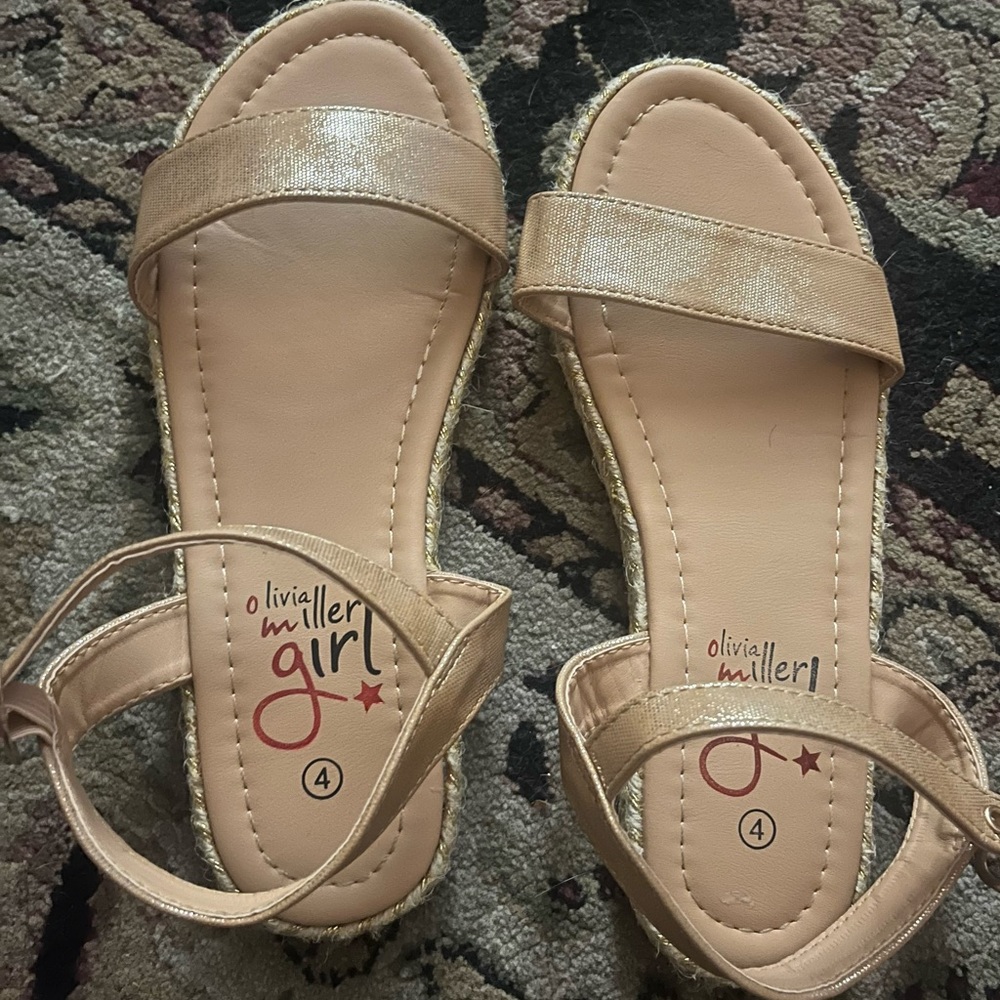 Shoes - Picture 4 of 4